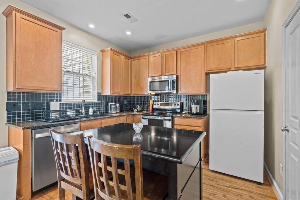 Apartment Peaceful, Townhome In Hope Valley Farms Durham