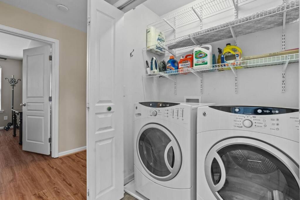 Peaceful, Townhome In Hope Valley Farms Apartment Durham