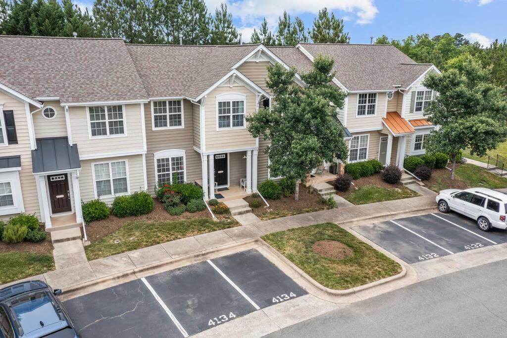 Peaceful, Townhome In Hope Valley Farms