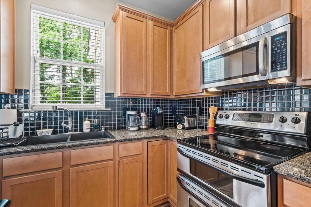 Peaceful, Townhome In Hope Valley Farms * Durham