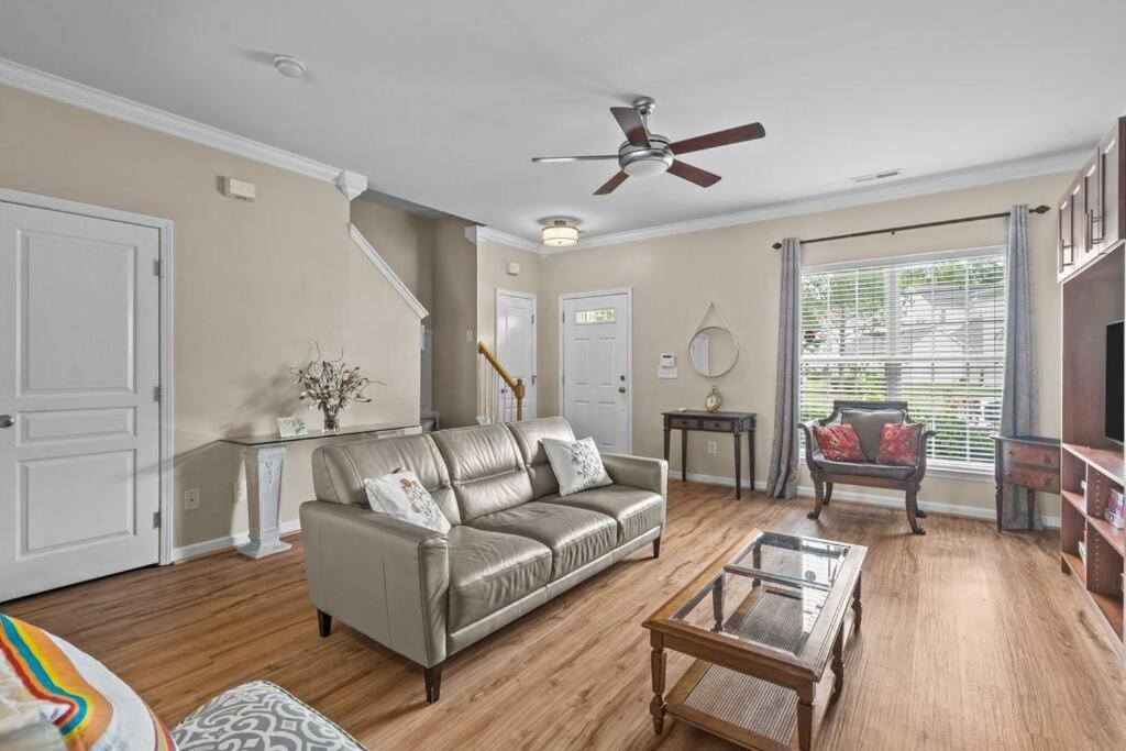 Peaceful, Townhome In Hope Valley Farms Durham